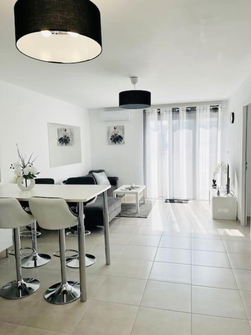 Maison 4 Personnes Avec Jacuzzi Marignane Exteriör bild