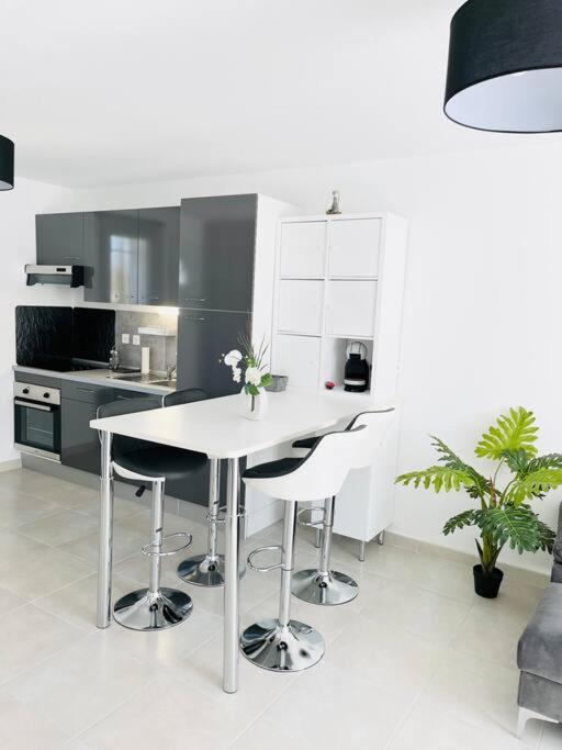Maison 4 Personnes Avec Jacuzzi Marignane Exteriör bild